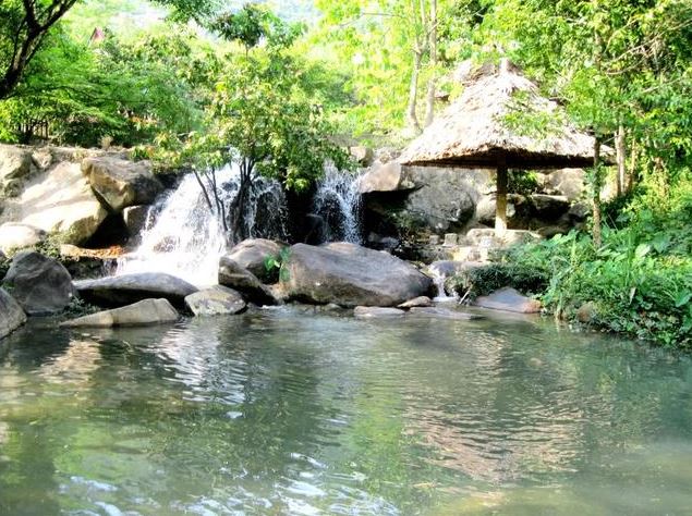 Đảo Yến Khu Du Lịch Suối Hoa Lan