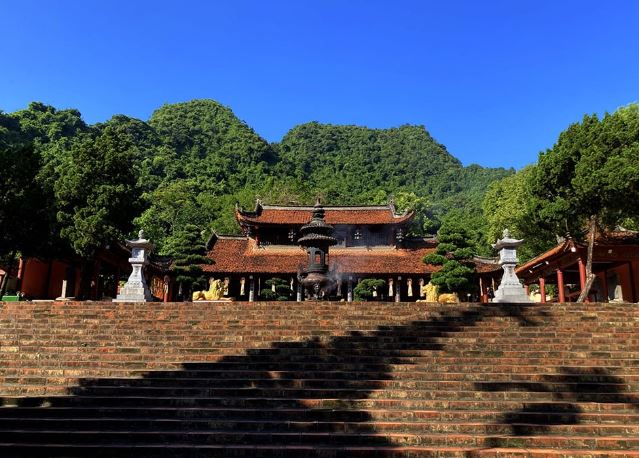 17. Chùa Hương Hà Nội: Điểm đến Tâm linh và Danh lam Thắng cảnh 17. Chùa Hương Hà Nội: Điểm đến Tâm linh và Danh lam Thắng cảnh