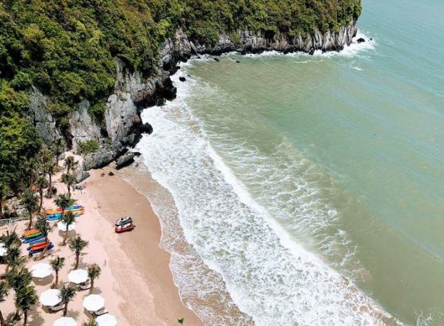 Bãi tắm Cát Cò: Thiên đường nhiệt đới trên đảo Cát Bà Bãi tắm Cát Cò: Thiên đường nhiệt đới trên đảo Cát Bà