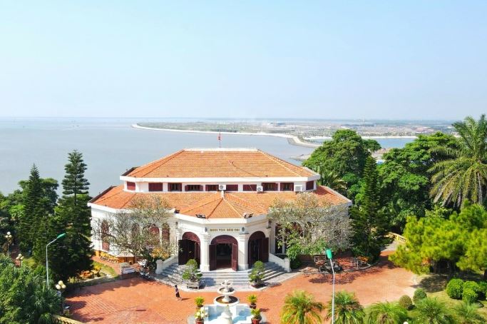 Biệt thự Bảo Đại: Tòa cung điện lộng lẫy tại Đồ Sơn Biệt thự Bảo Đại: Tòa cung điện lộng lẫy tại Đồ Sơn