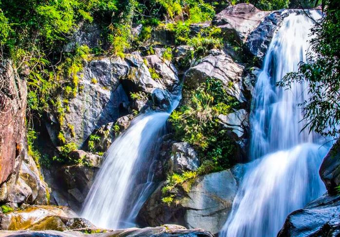 Thác Khe Vằn - Vẻ Đẹp Hùng Vĩ và Hoang Sơ Thác Khe Vằn - Vẻ Đẹp Hùng Vĩ và Hoang Sơ