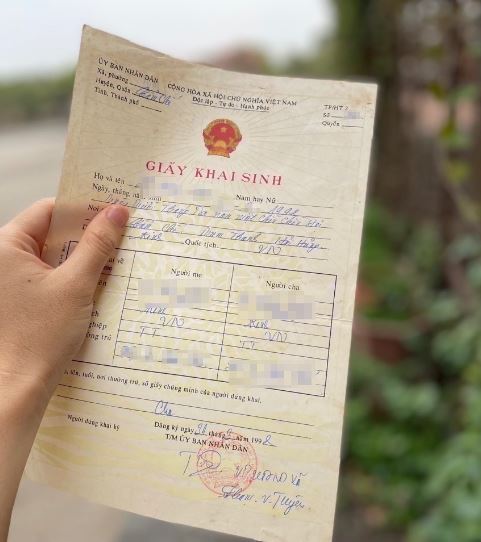 Trẻ em có giấy khai sinh nhưng không đi cùng bố mẹ có được bay không?