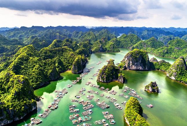 Vịnh Lan Hạ giống như một Vịnh Hạ Long Thu Nhỏ Vịnh Lan Hạ giống như một Vịnh Hạ Long Thu Nhỏ