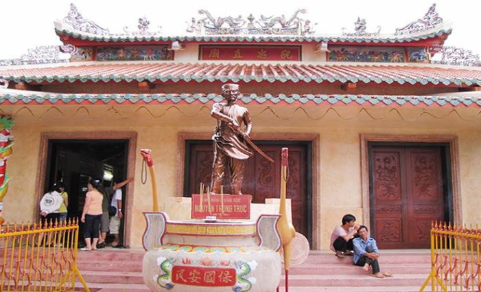 Đình thần Nguyễn Trung Trực